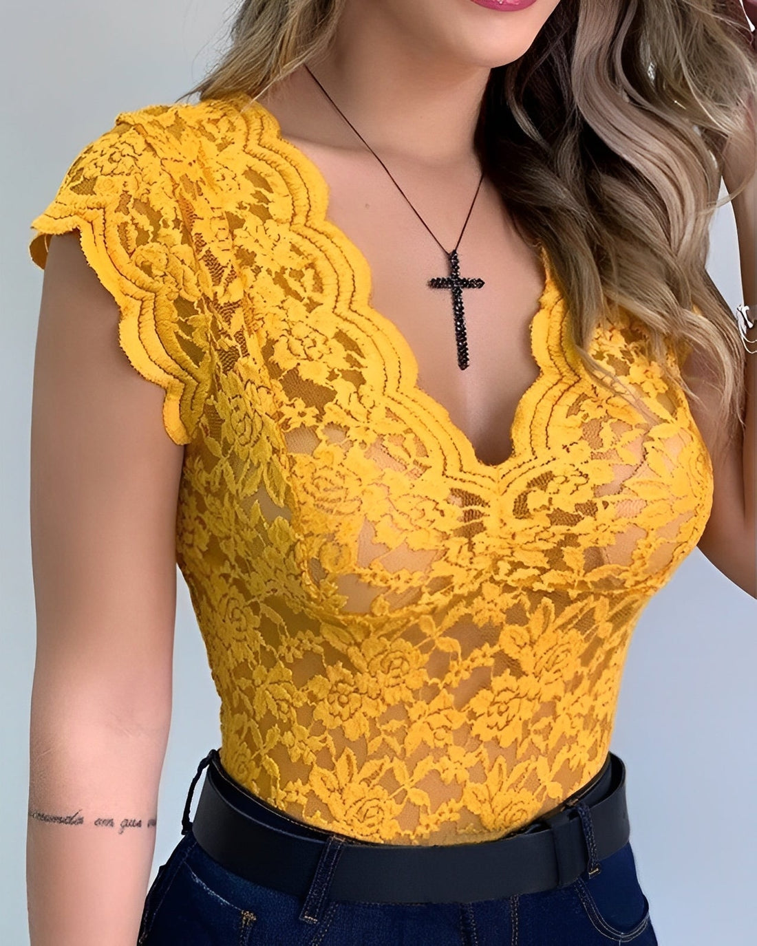 Bonnie - Elegante top senza maniche in pizzo per donne