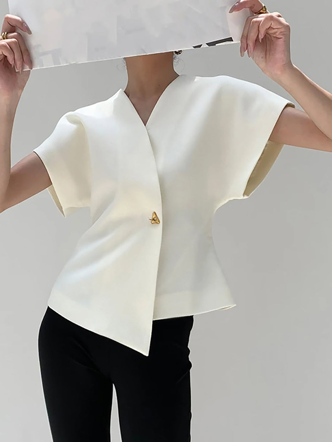 Leonie - Blusa con scollo a V e bottoni