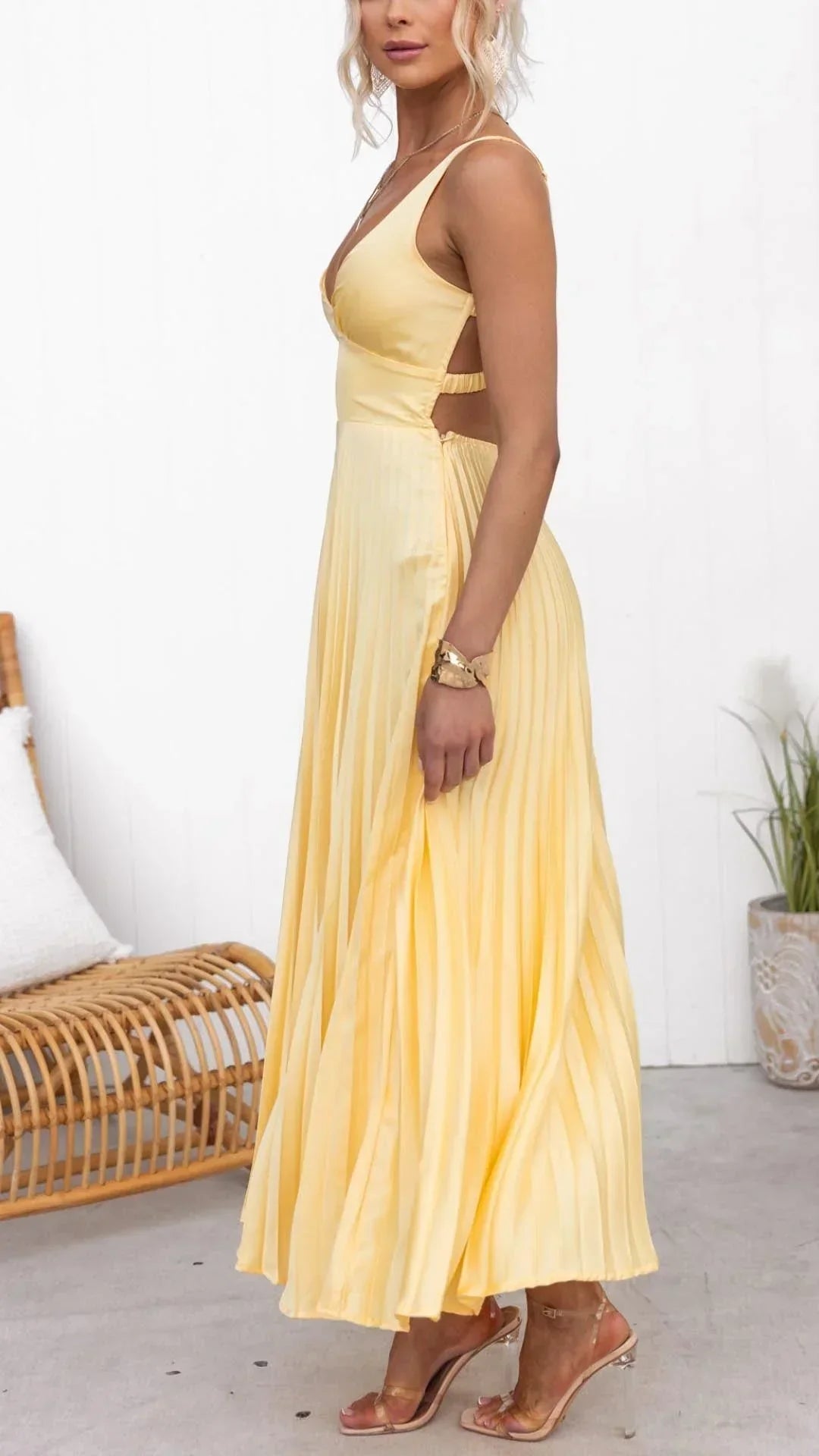 Augusta - Elegante Abito Giallo a Pieghe Scollo a V